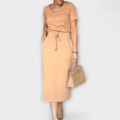 Danielle - Elegantní V-krční top s sukní